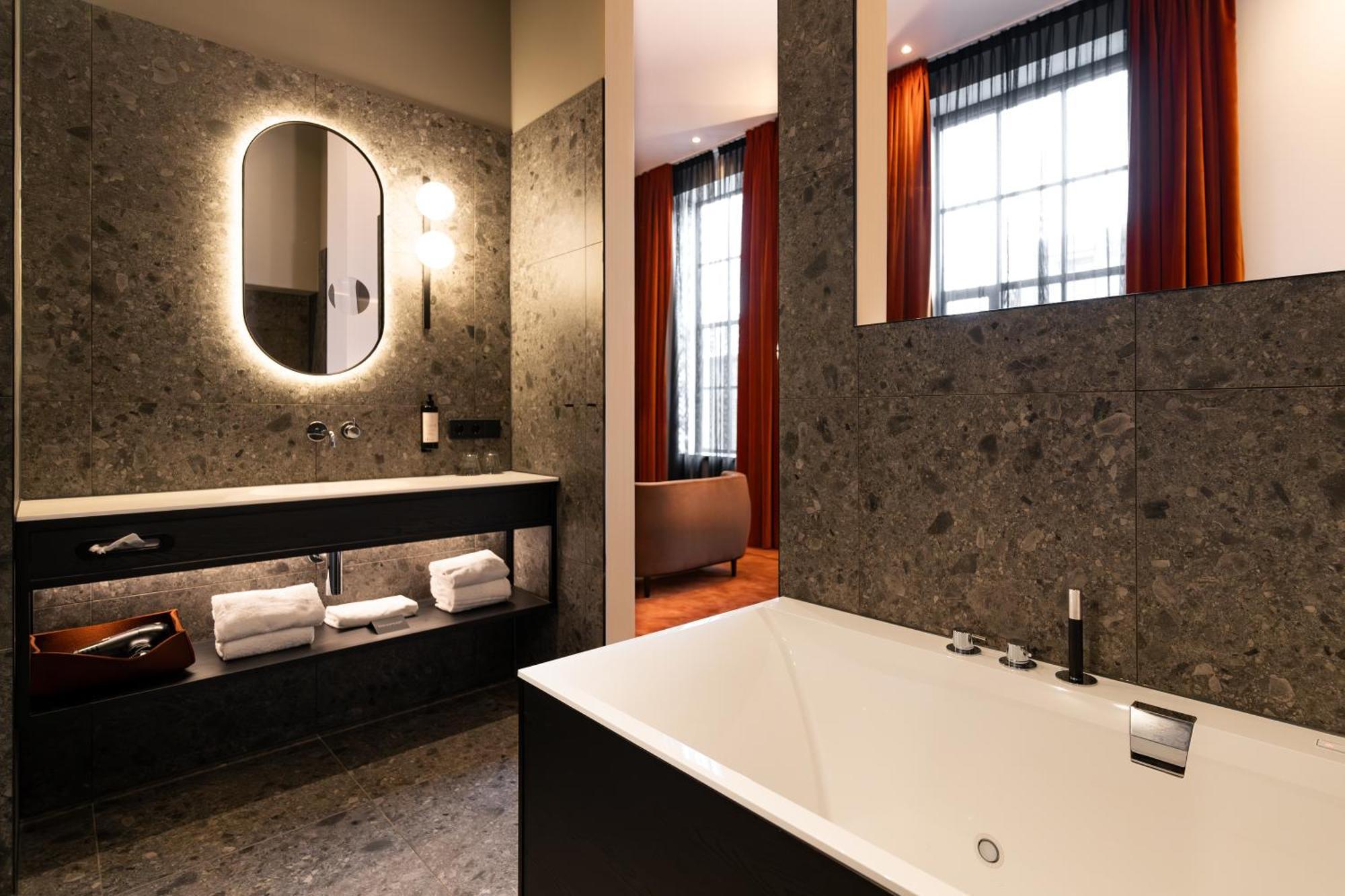 Van Der Valk Theaterhotel De Oranjerie Roermond Bagian luar foto