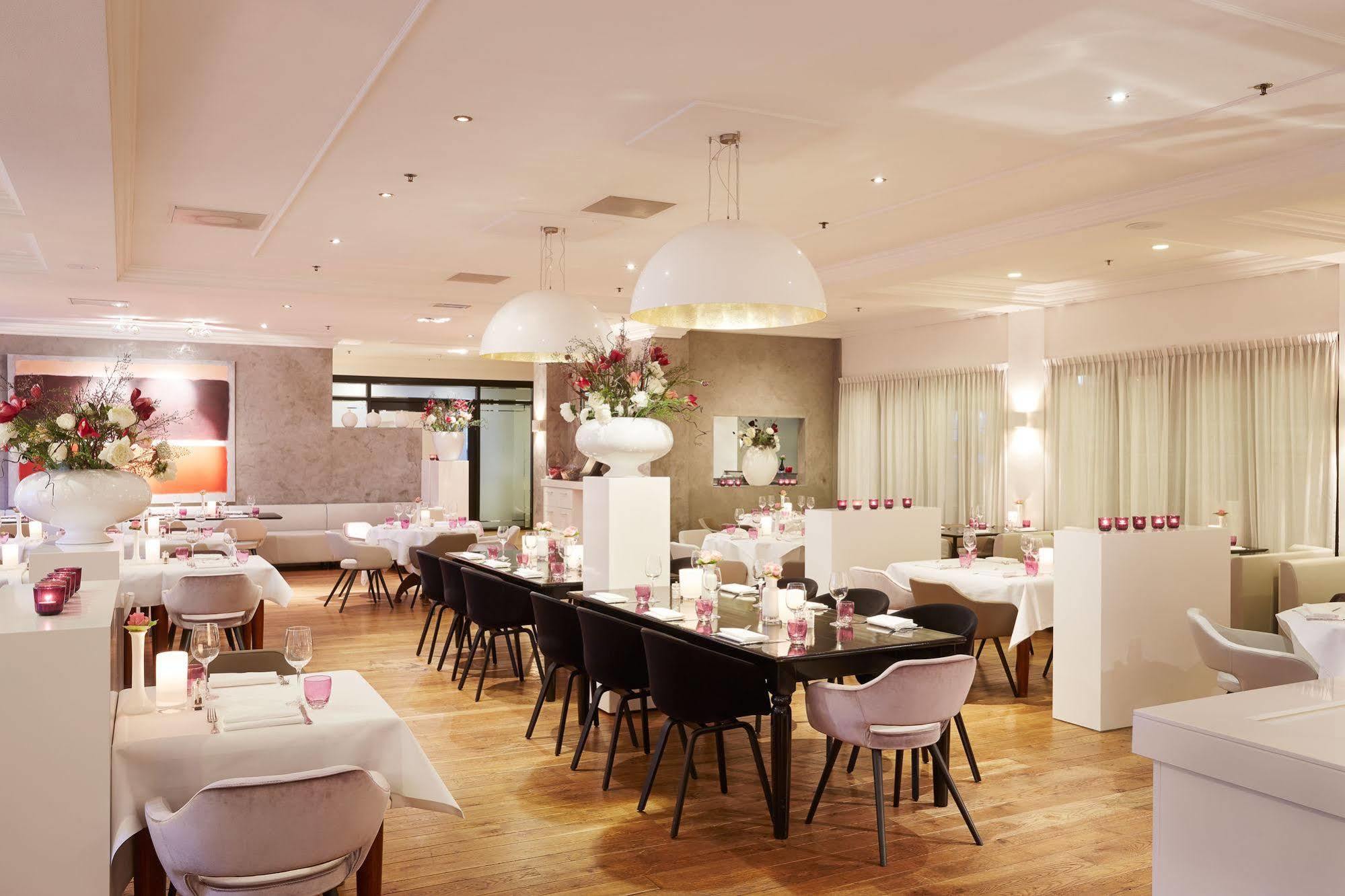 Van Der Valk Theaterhotel De Oranjerie Roermond Bagian luar foto