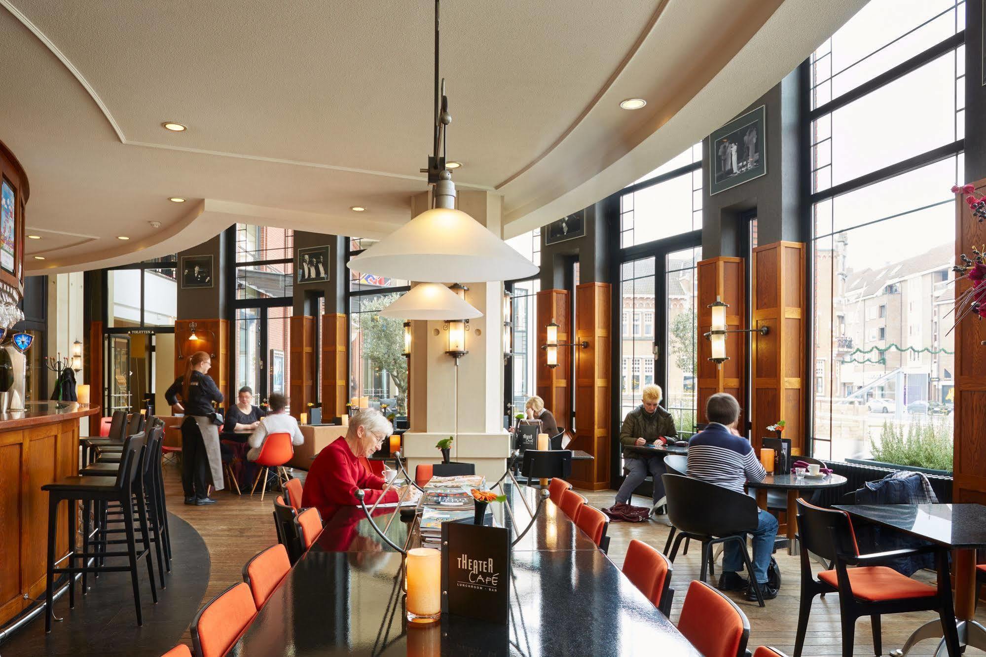 Van Der Valk Theaterhotel De Oranjerie Roermond Bagian luar foto