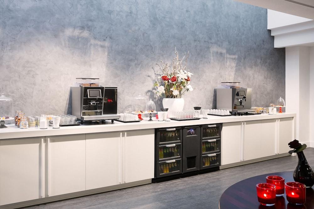 Van Der Valk Theaterhotel De Oranjerie Roermond Bagian luar foto